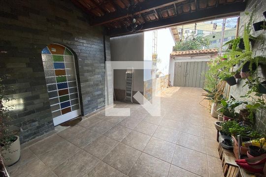 Casa à venda com 3 quartos, 100m² em Alípio de Melo, Belo Horizonte