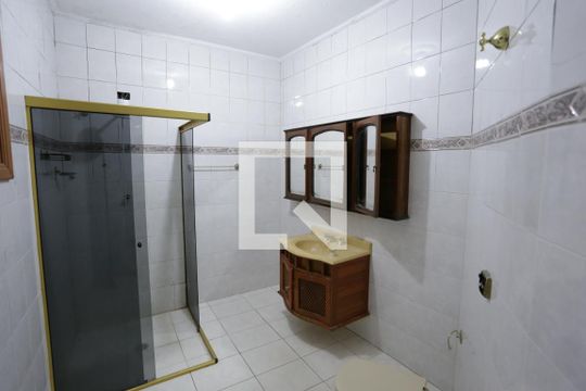 Banheiro da Suíte de casa à venda com 2 quartos, 250m² em Vila Ré, São Paulo