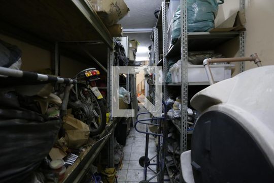 Garagem de casa à venda com 2 quartos, 250m² em Vila Ré, São Paulo