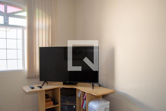 Sala de casa à venda com 2 quartos, 360m² em Bairro da Glória, Contagem