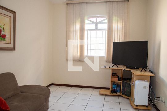 Sala de casa à venda com 2 quartos, 360m² em Bairro da Glória, Contagem
