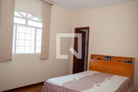 Quarto de casa à venda com 2 quartos, 360m² em Bairro da Glória, Contagem