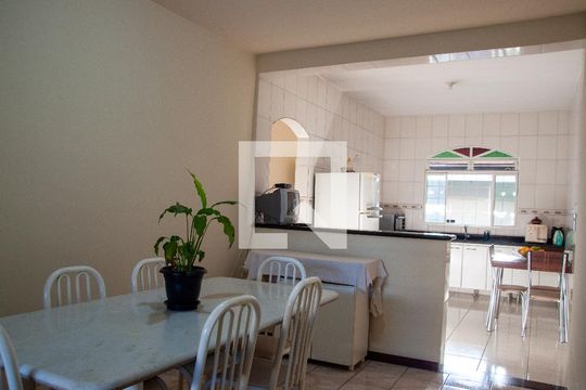 Cozinha de casa à venda com 2 quartos, 360m² em Bairro da Glória, Contagem