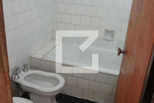 Banheiro de kitnet/studio para alugar com 1 quarto, 12m² em Santo Agostinho, Belo Horizonte