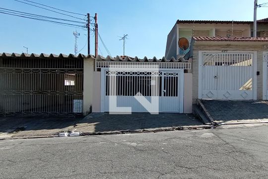 Fachada de casa para alugar com 2 quartos, 80m² em Parque Boturussu, São Paulo