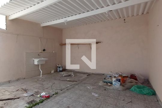 Quintal de casa para alugar com 2 quartos, 80m² em Parque Boturussu, São Paulo