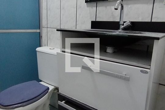 Banheiro de casa para alugar com 2 quartos, 80m² em Parque Boturussu, São Paulo