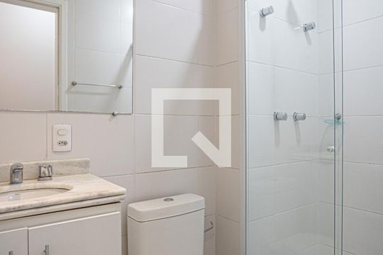 Banheiro 2 de apartamento para alugar com 2 quartos, 60m² em Centro, Osasco