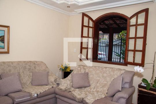 Sala de casa para alugar com 3 quartos, 268m² em Glória, Contagem