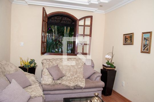 Sala de casa para alugar com 3 quartos, 268m² em Glória, Contagem