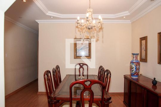 Casa para alugar com 3 quartos, 268m² em Glória, Contagem
