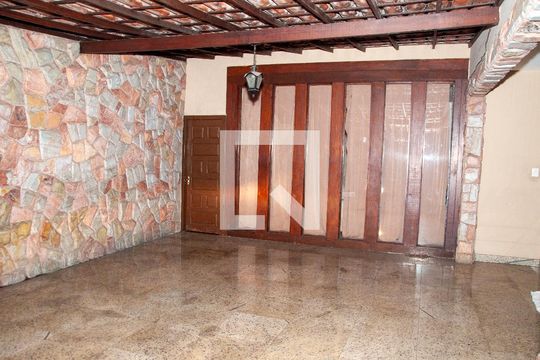 Área comum de casa para alugar com 3 quartos, 268m² em Glória, Contagem
