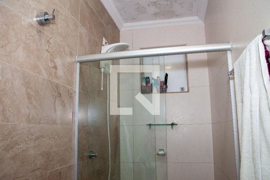 Banheiro de casa para alugar com 3 quartos, 268m² em Glória, Contagem