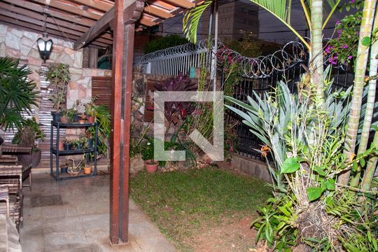 Área comum de casa para alugar com 3 quartos, 268m² em Glória, Contagem
