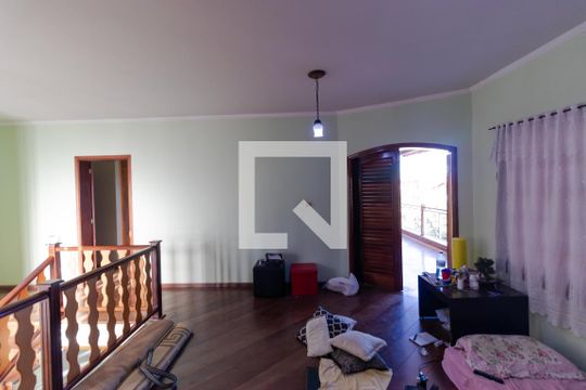 Sala de TV de casa à venda com 3 quartos, 270m² em Jardim Magnólia, Campinas