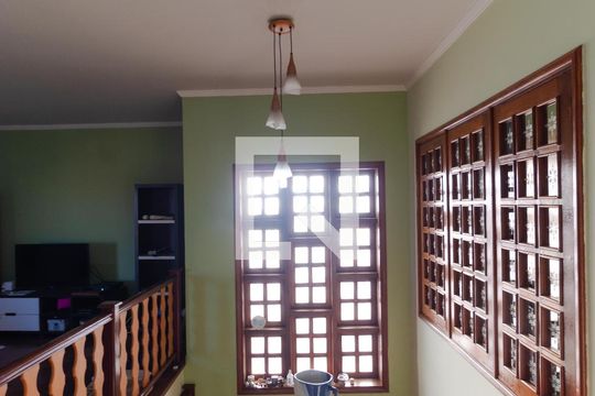 Escada de casa à venda com 3 quartos, 270m² em Jardim Magnólia, Campinas