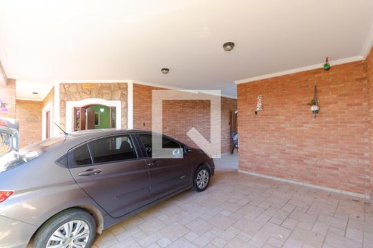 Garagem de casa à venda com 3 quartos, 270m² em Jardim Magnólia, Campinas