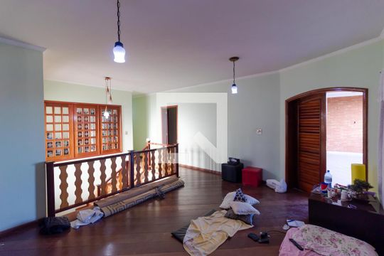 Sala de TV de casa à venda com 3 quartos, 270m² em Jardim Magnólia, Campinas