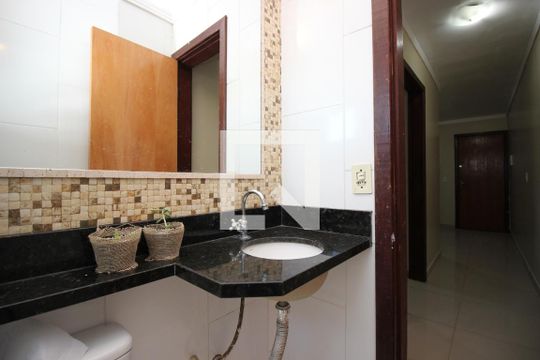 Banheiro Social de apartamento para alugar com 2 quartos, 90m² em Guará Ii, Brasília