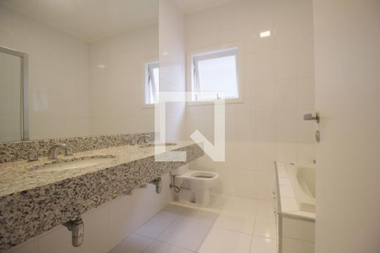 Banheiro da Suíte de casa de condomínio à venda com 3 quartos, 300m² em Jardim Viana, São Paulo