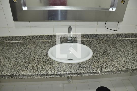 Banheiro de casa para alugar com 4 quartos, 240m² em Muriqui, Niterói