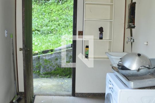 Área de Serviço de casa para alugar com 4 quartos, 240m² em Muriqui, Niterói