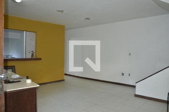 Sala de casa para alugar com 4 quartos, 240m² em Muriqui, Niterói