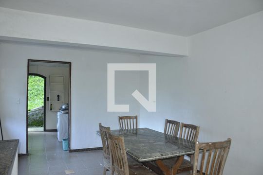Cozinha de casa para alugar com 4 quartos, 240m² em Muriqui, Niterói