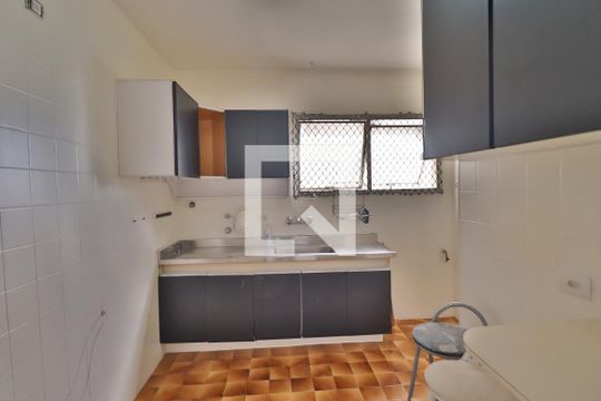 Cozinha de apartamento para alugar com 2 quartos, 70m² em Pinheiros, São Paulo