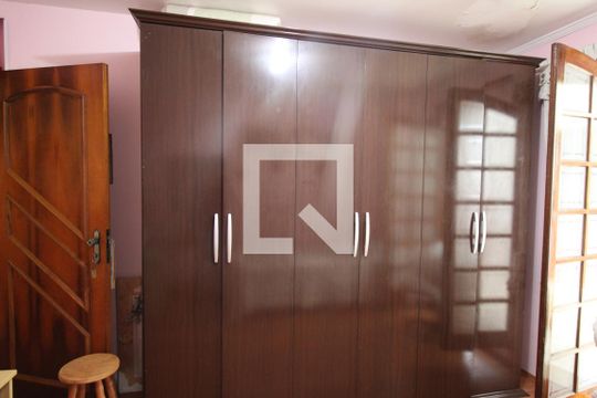 Quarto 1 - Armários de casa para alugar com 3 quartos, 240m² em Vila Anhangüera, São Paulo