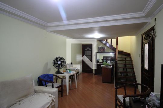 Casa para alugar com 3 quartos, 240m² em Vila Anhangüera, São Paulo