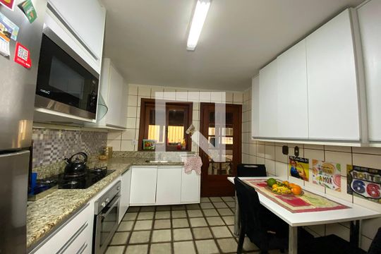 Cozinha de apartamento à venda com 2 quartos, 250m² em Centro, São Leopoldo