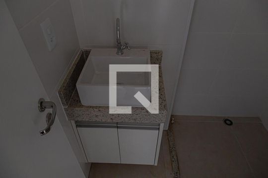 Banheiro de kitnet/studio para alugar com 1 quarto, 16m² em Bela Vista, São Paulo