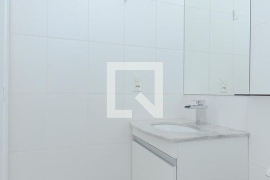 Banheiro Social de apartamento à venda com 2 quartos, 58m² em Jardim Flor da Montanha, Guarulhos