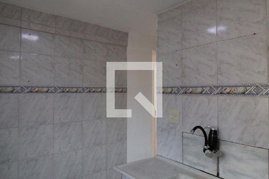 Cozinha de apartamento para alugar com 2 quartos, 30m² em Inhauma, Rio de Janeiro