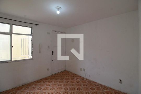 Sala de apartamento para alugar com 2 quartos, 30m² em Inhauma, Rio de Janeiro