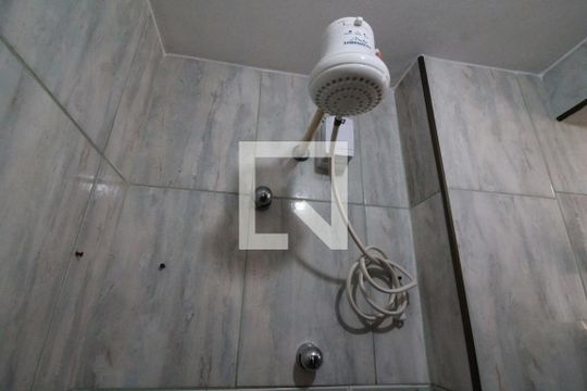 Banheiro Social de apartamento para alugar com 2 quartos, 30m² em Inhauma, Rio de Janeiro