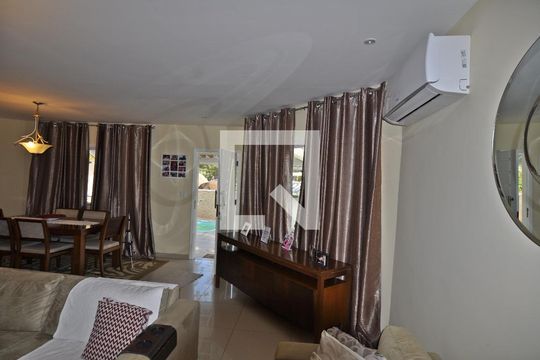 Sala de casa de condomínio à venda com 3 quartos, 173m² em Jacarepaguá, Rio de Janeiro
