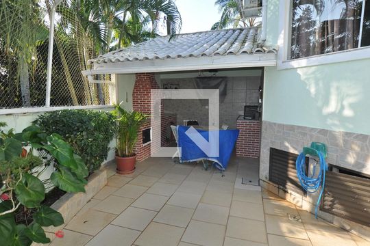Quintal e Churrasqueira de casa de condomínio à venda com 3 quartos, 173m² em Jacarepaguá, Rio de Janeiro