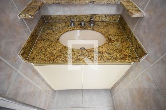 Pia do banheiro de apartamento para alugar com 3 quartos, 68m² em Vila Andrade, São Paulo