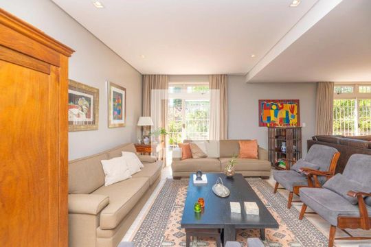 Casa à venda com 4 quartos, 350m² em Três Figueiras, Porto Alegre