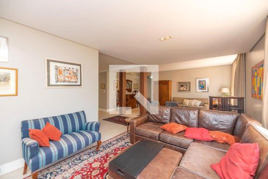 Sala de TV de casa à venda com 4 quartos, 350m² em Três Figueiras, Porto Alegre