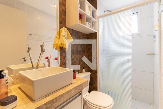 Banheiro de apartamento à venda com 2 quartos, 50m² em Vila das Merces, São Paulo