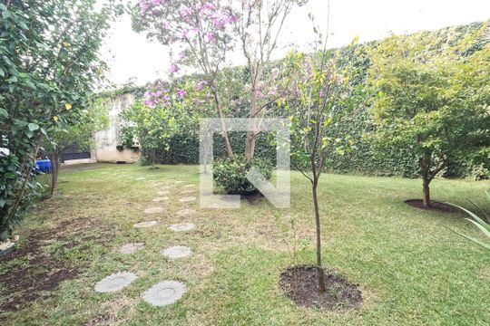 Quintal de casa à venda com 5 quartos, 404m² em Parque Renato Maia, Guarulhos