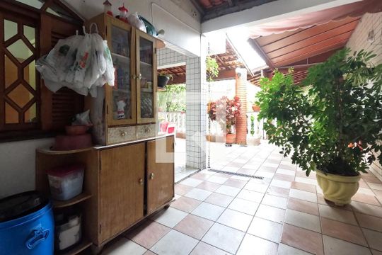 Área de Seviço de casa à venda com 5 quartos, 404m² em Parque Renato Maia, Guarulhos