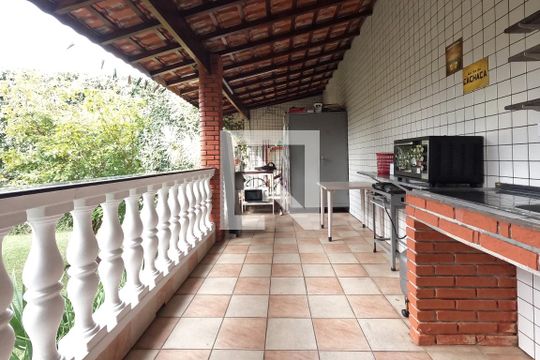Churrasqueira de casa à venda com 5 quartos, 404m² em Parque Renato Maia, Guarulhos