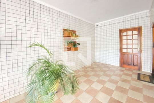 Garagem de casa à venda com 5 quartos, 404m² em Parque Renato Maia, Guarulhos