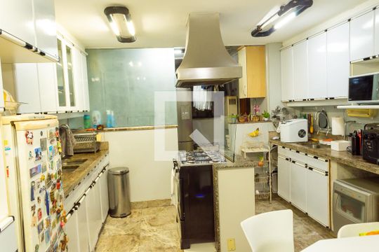 Cozinha de apartamento à venda com 4 quartos, 220m² em Barra da Tijuca, Rio de Janeiro