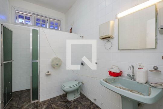 Banheiro de casa para alugar com 7 quartos, 500m² em Caiçaras, Belo Horizonte