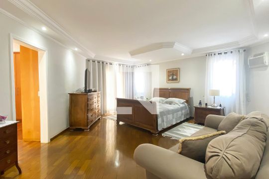 Suíte master de casa de condomínio à venda com 4 quartos, 420m² em Alphaville, Santana de Parnaíba